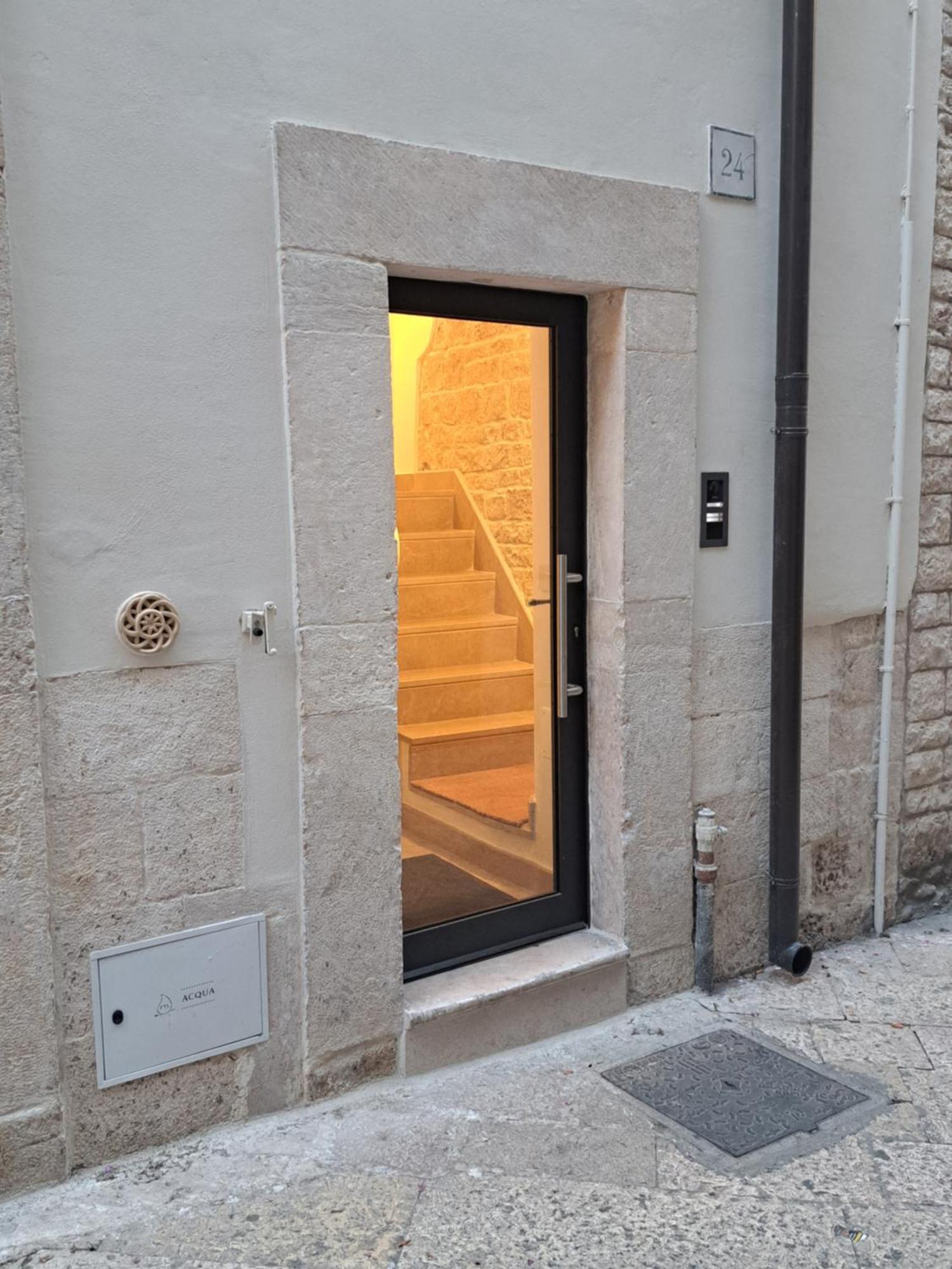 Appartement Palazzo Boccapianola à Bari Extérieur photo